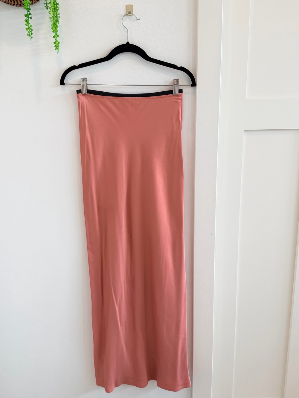 Topshop Satin Maxi Skirt Peach Rose Elastic Waist Fitted Shape Size 4 Womens